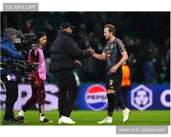 凯恩造点并罚入绝平球,拜仁2-2爆冷战平垫底美因茨。 凯恩造点并罚入绝平球,拜仁2-2爆冷战平垫底美因茨。