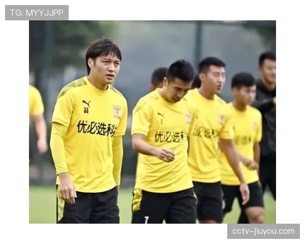 升班马辽宁铁人补时绝平青岛西海岸，展现顽强斗志